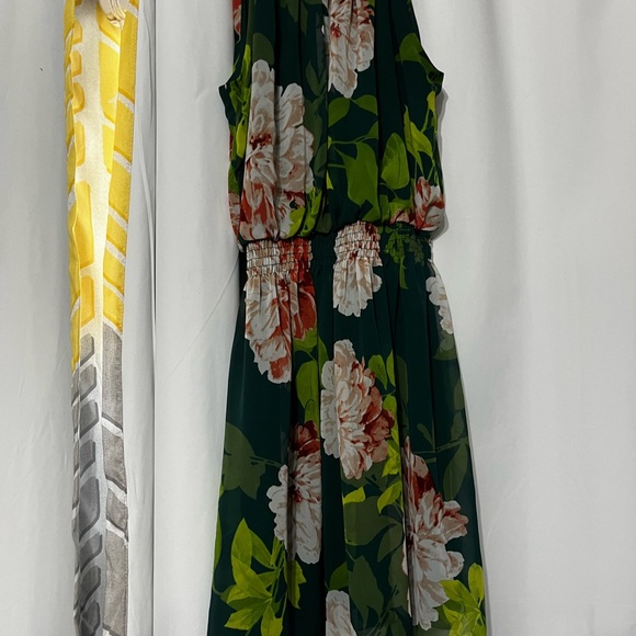 Formal green floral dress. - Picture 3 of 3